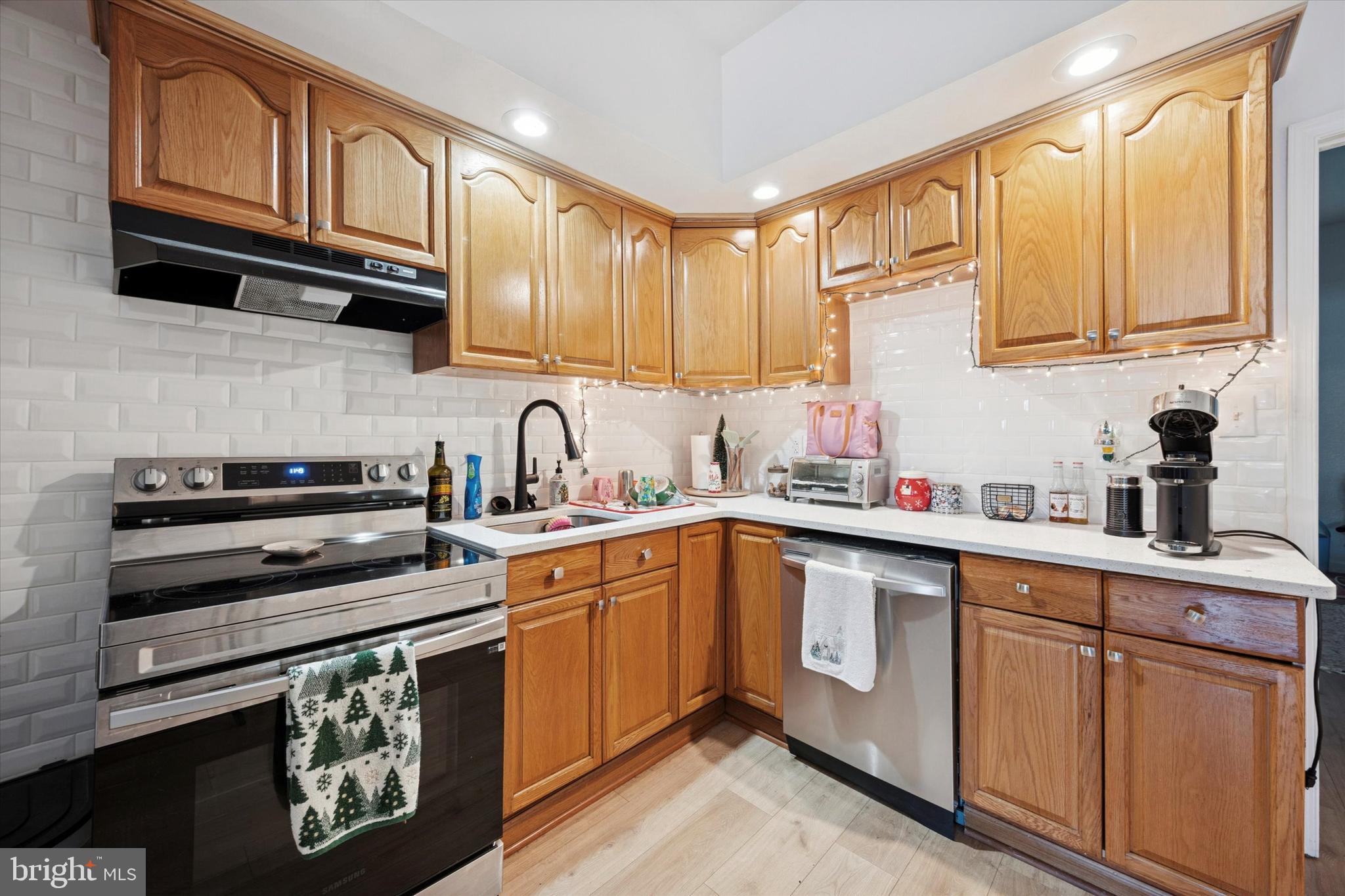 2343 E SOMERSET STREET