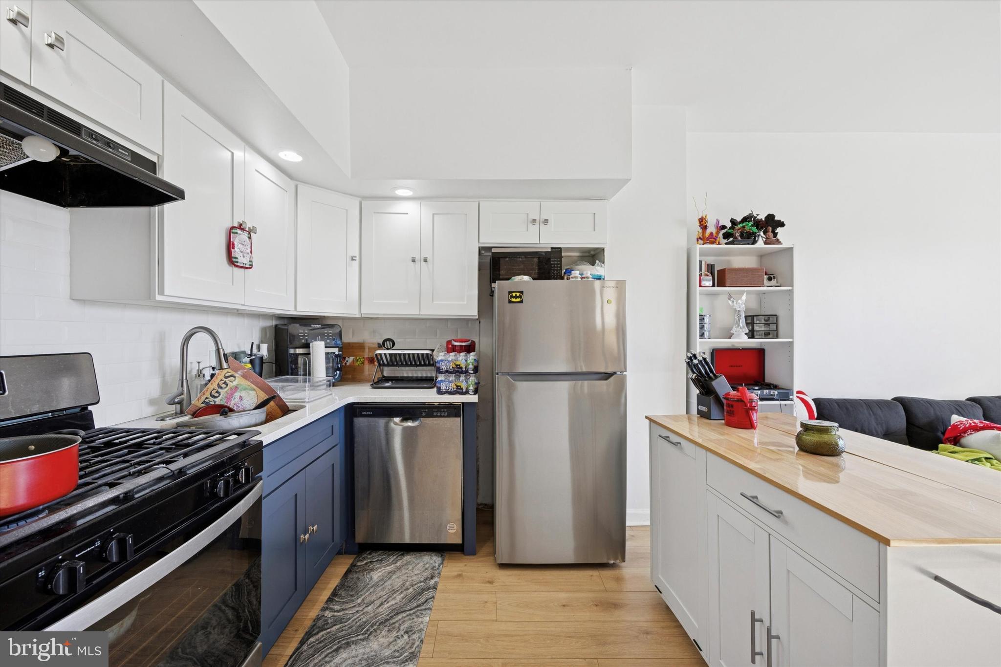 2343 E SOMERSET STREET