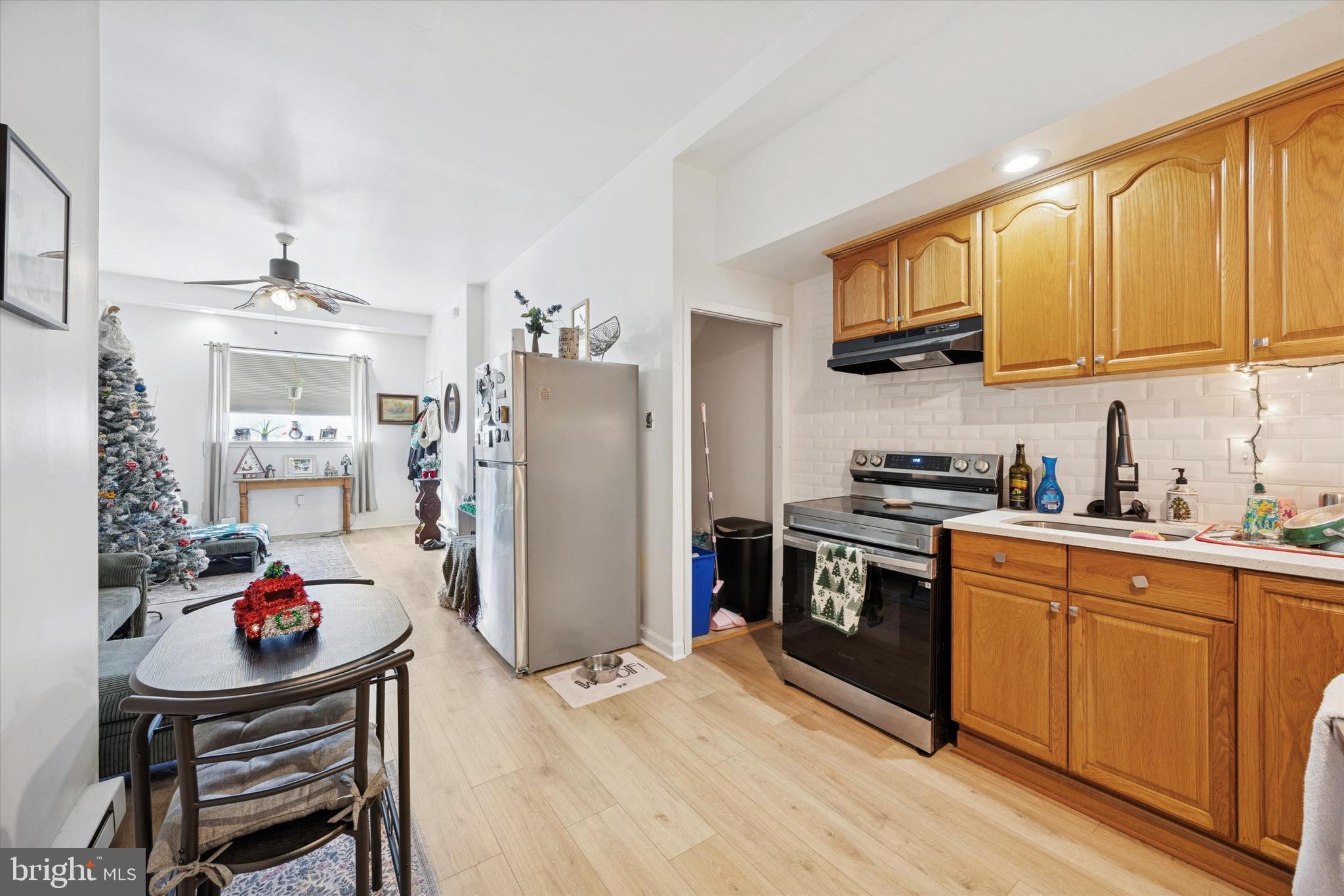 2343 E SOMERSET STREET