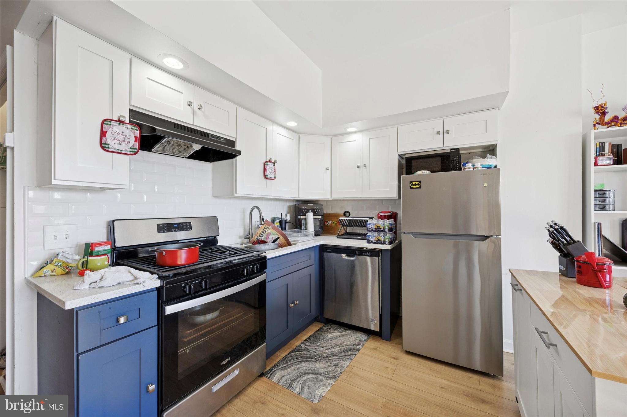 2343 E SOMERSET STREET