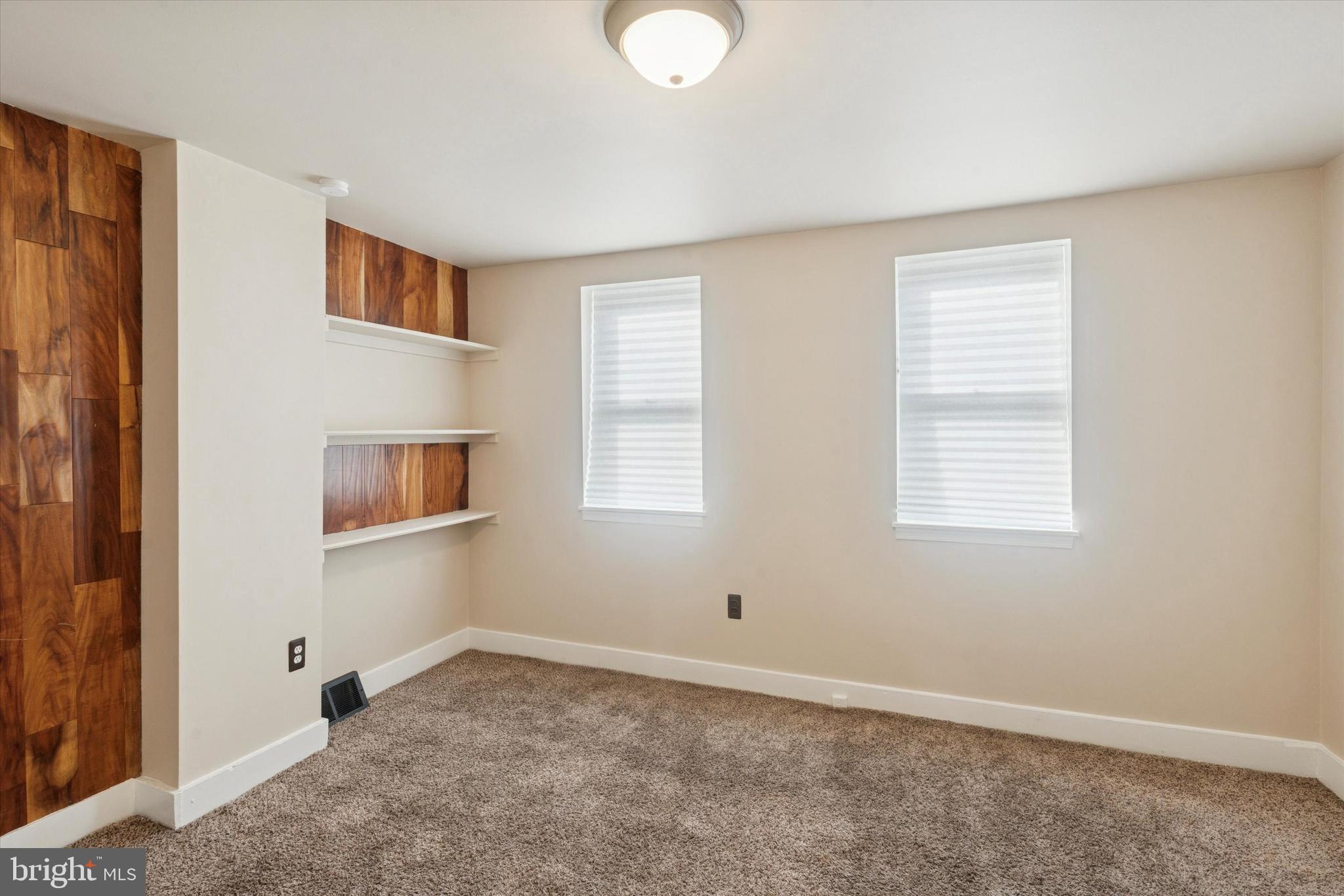 407 E CAMBRIA STREET