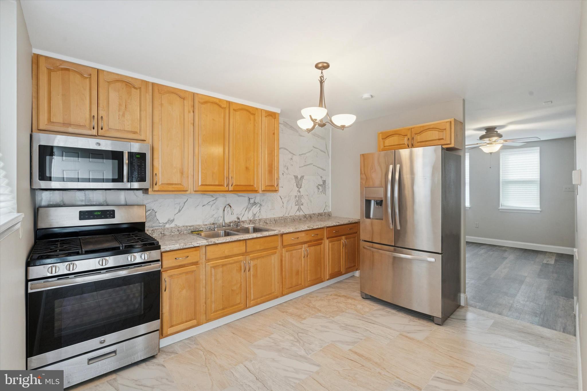 407 E CAMBRIA STREET