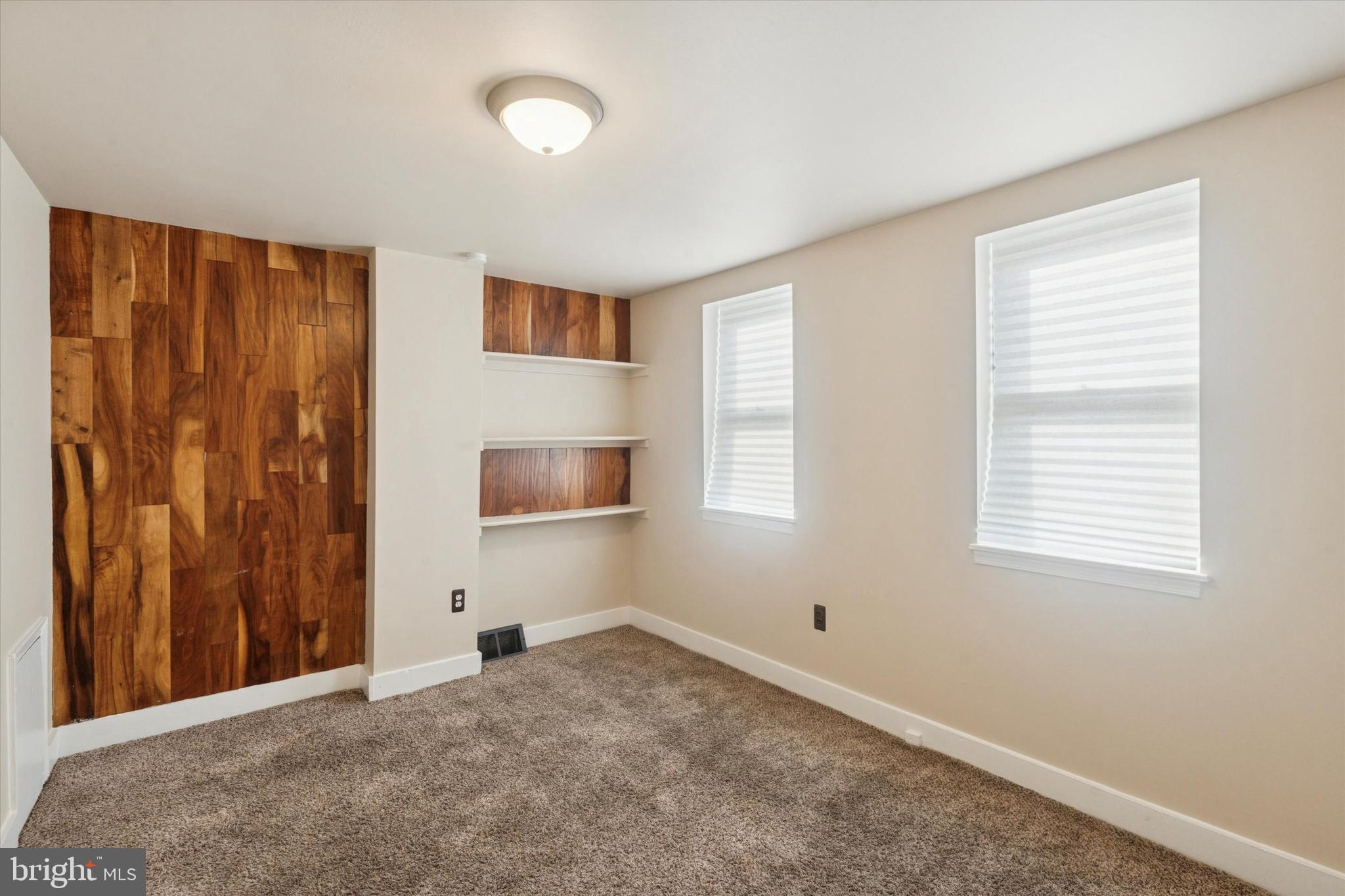 407 E CAMBRIA STREET