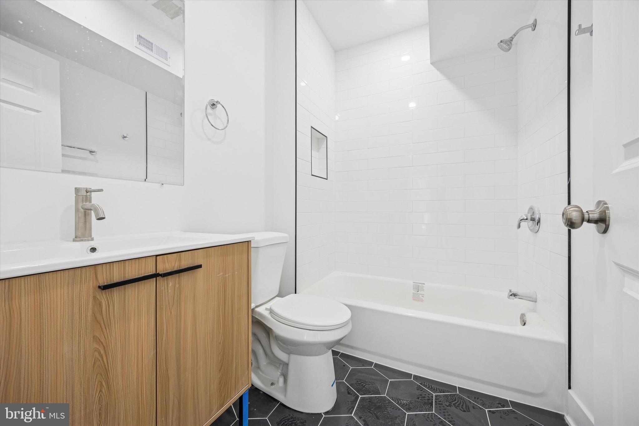 2345-47 E SOMERSET STREET