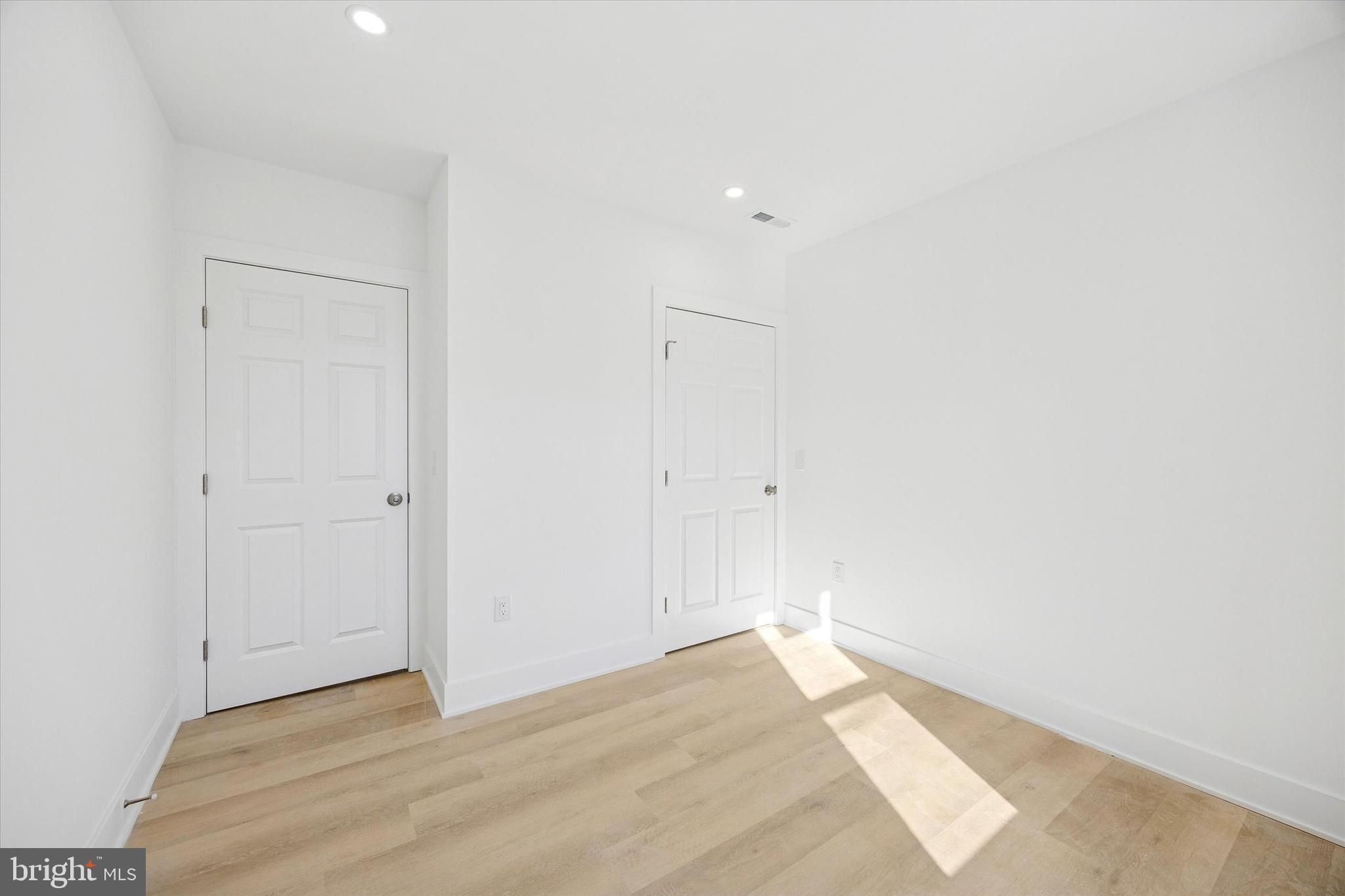 2345-47 E SOMERSET STREET