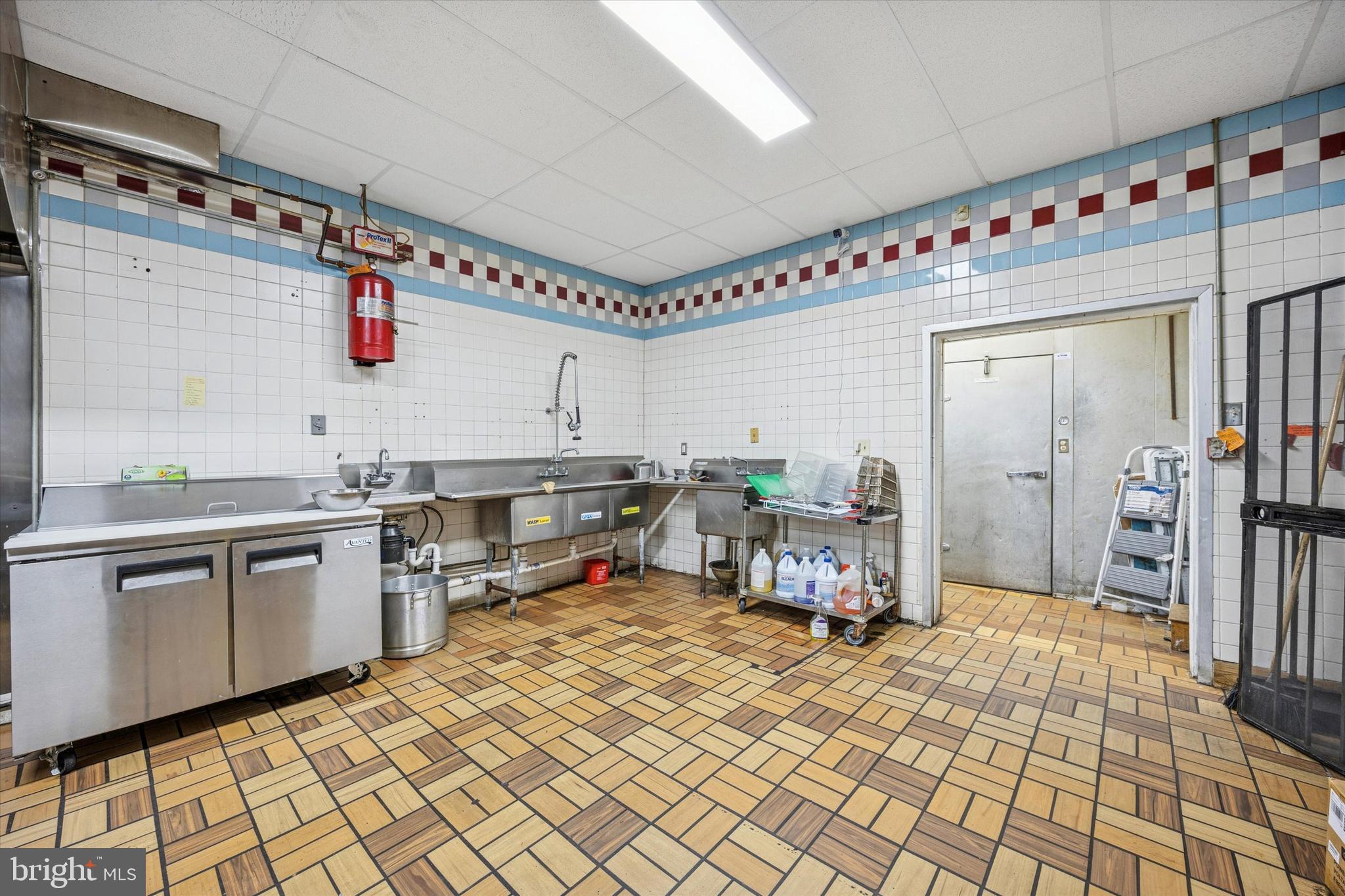 2345-47 E SOMERSET STREET