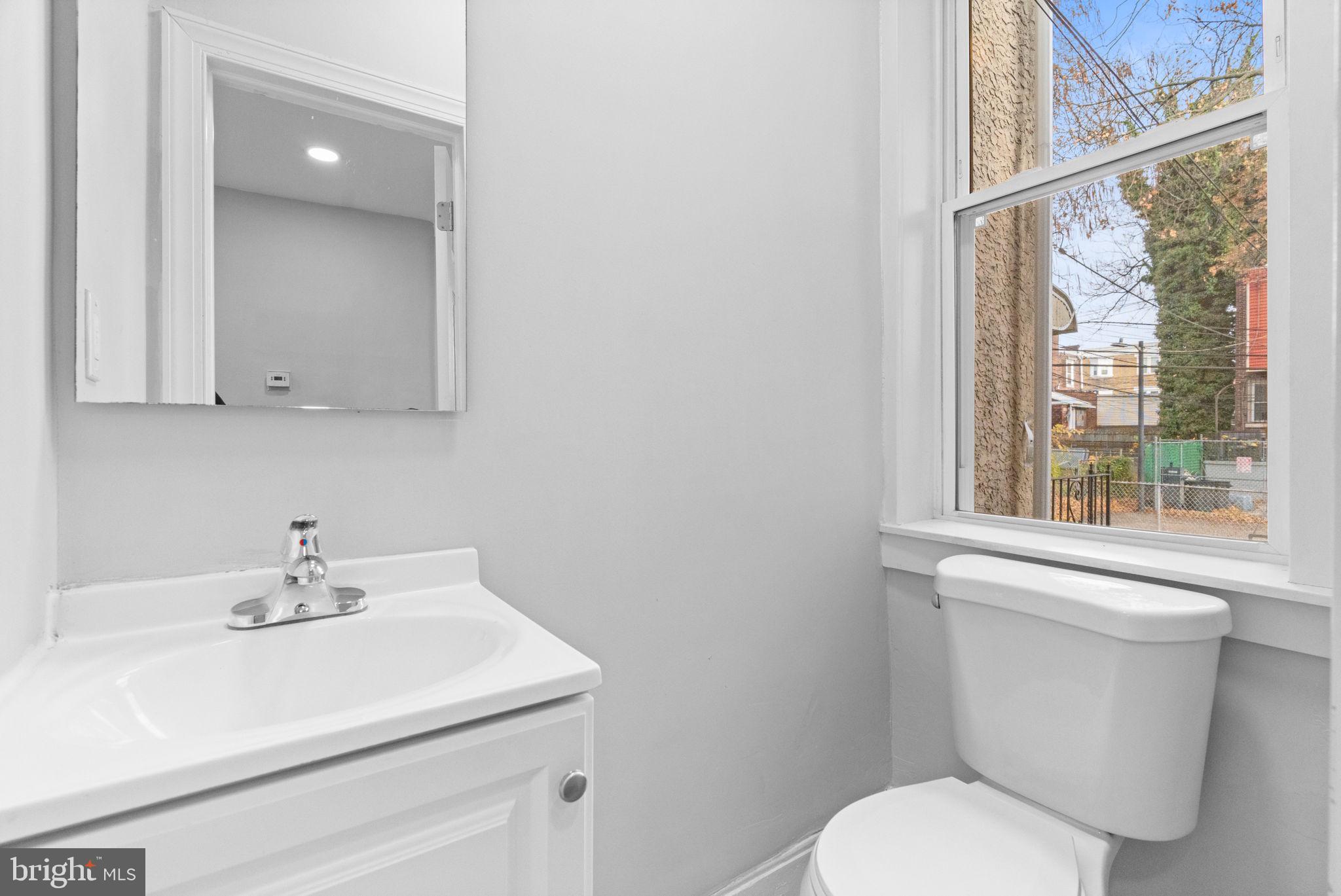 6247 N WOODSTOCK STREET