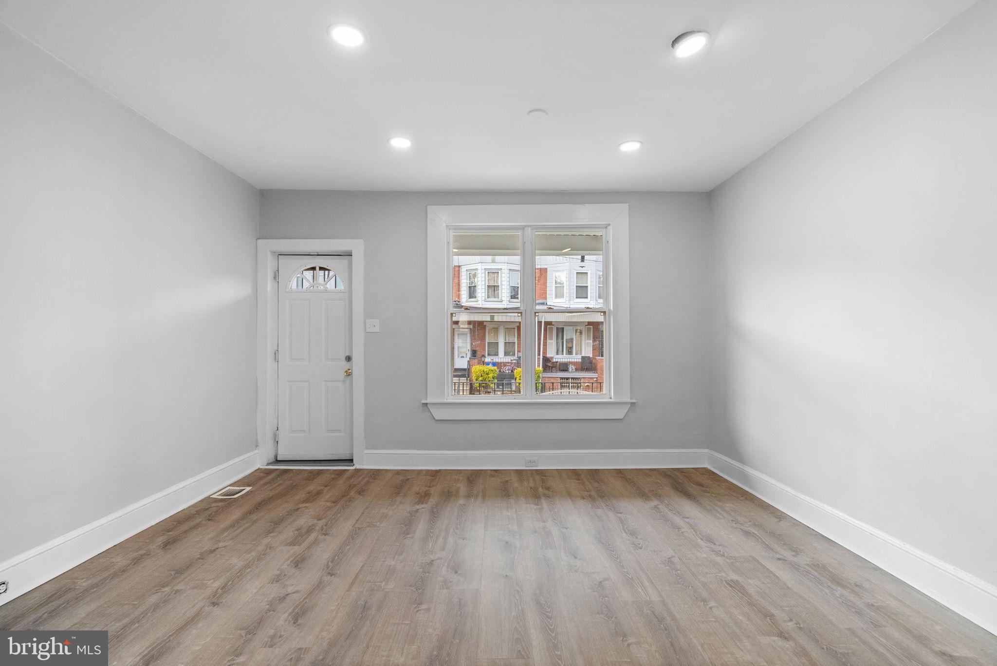 6247 N WOODSTOCK STREET