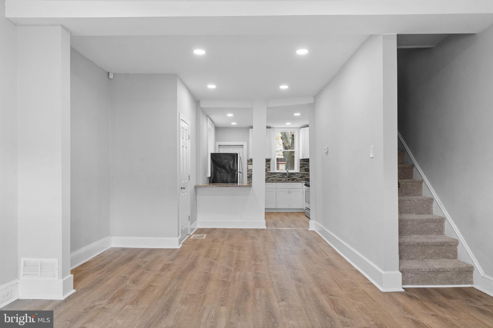 6247 N WOODSTOCK STREET