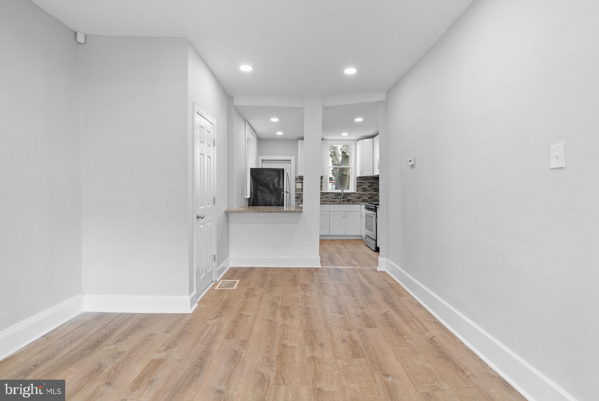 6247 N WOODSTOCK STREET