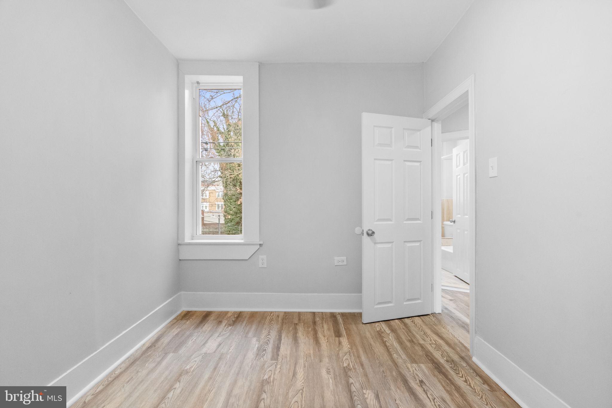 6247 N WOODSTOCK STREET