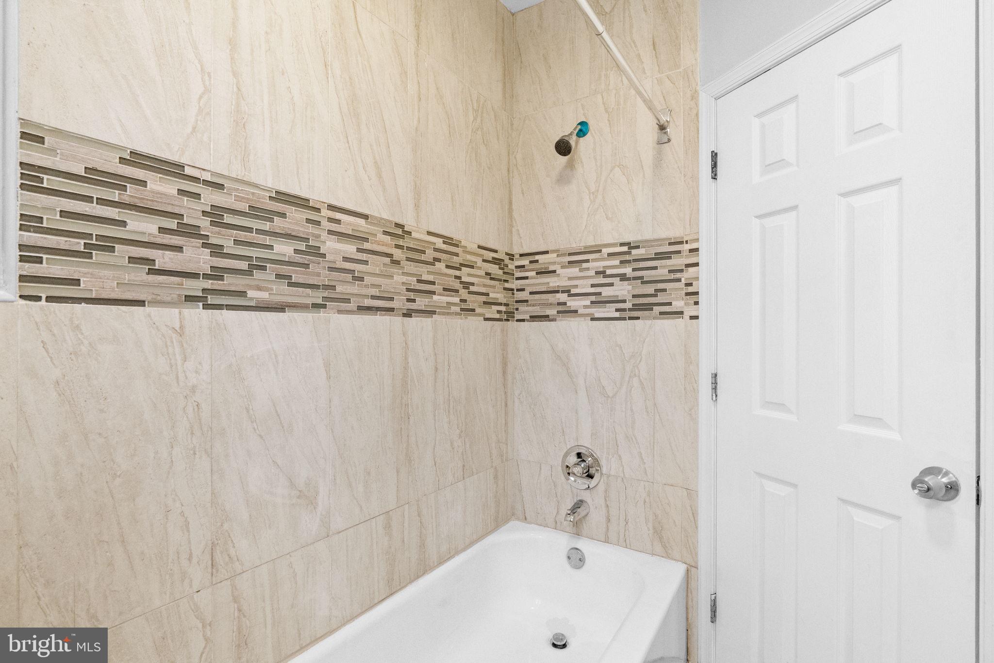 6247 N WOODSTOCK STREET