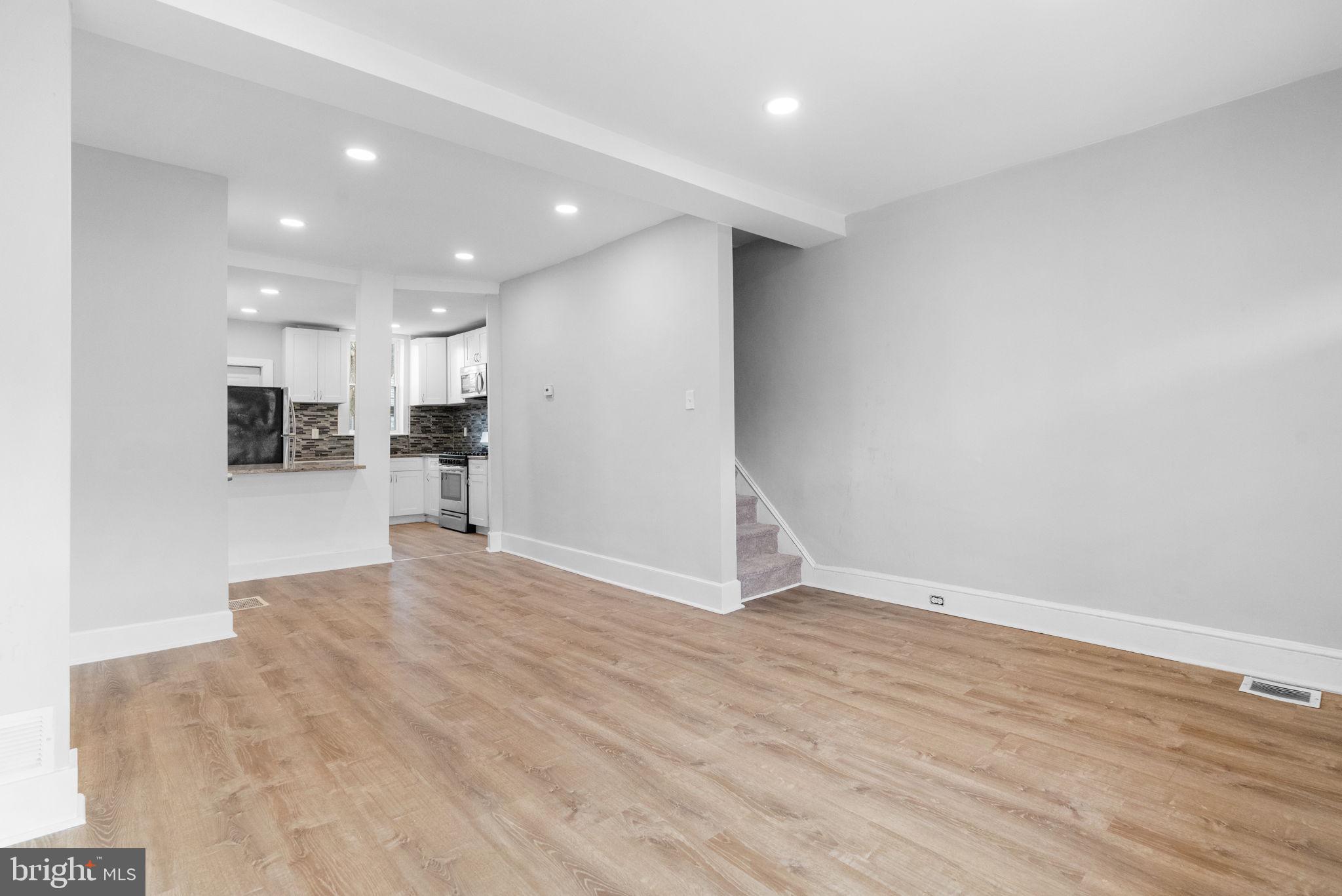 6247 N WOODSTOCK STREET