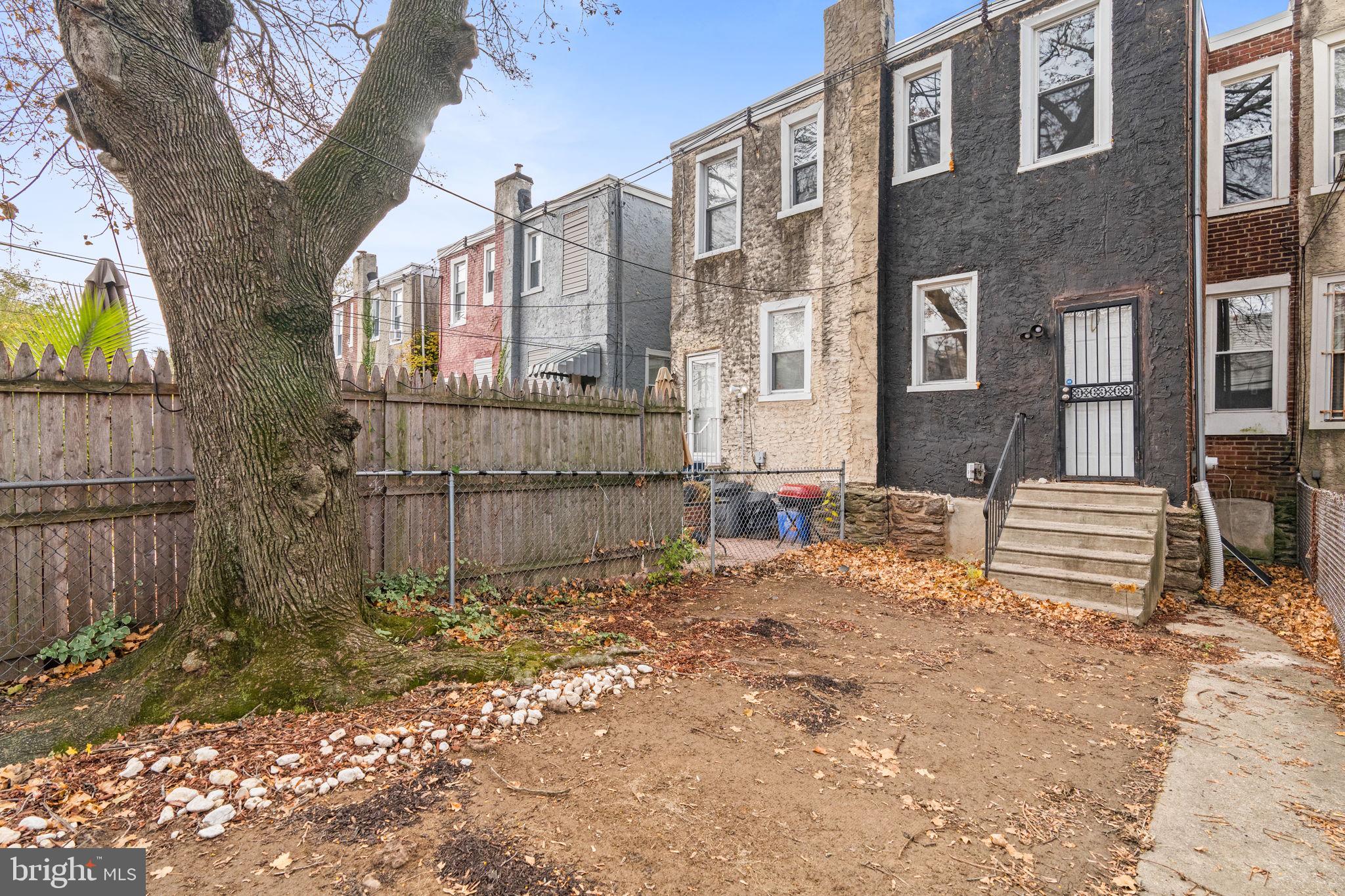 6247 N WOODSTOCK STREET