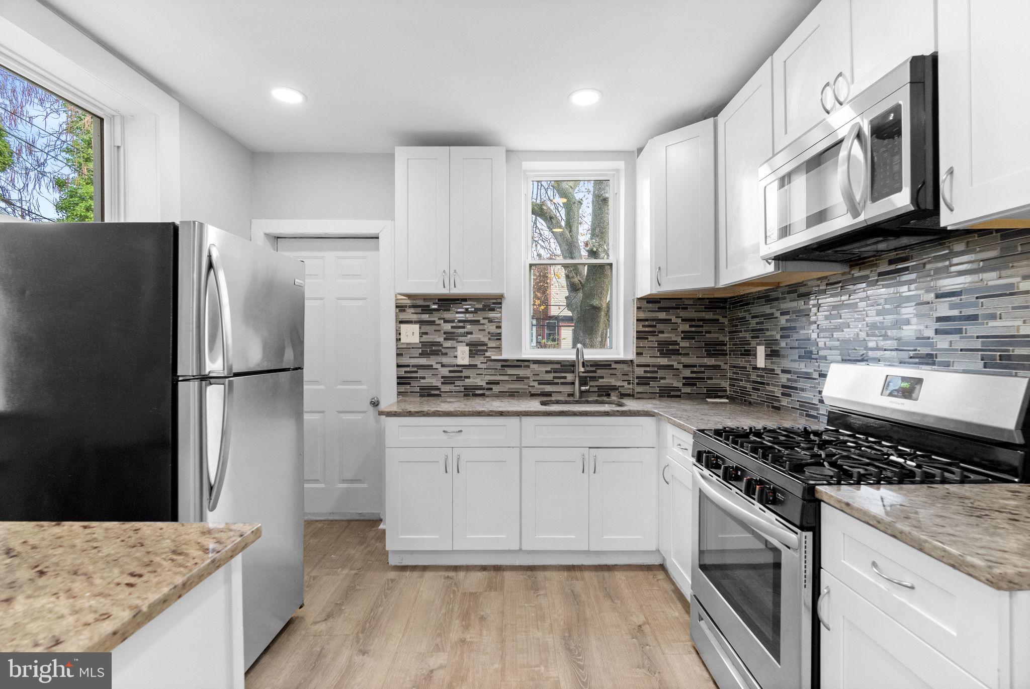 6247 N WOODSTOCK STREET