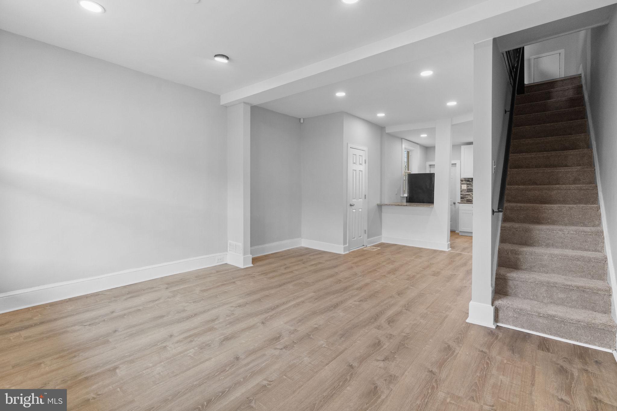 6247 N WOODSTOCK STREET