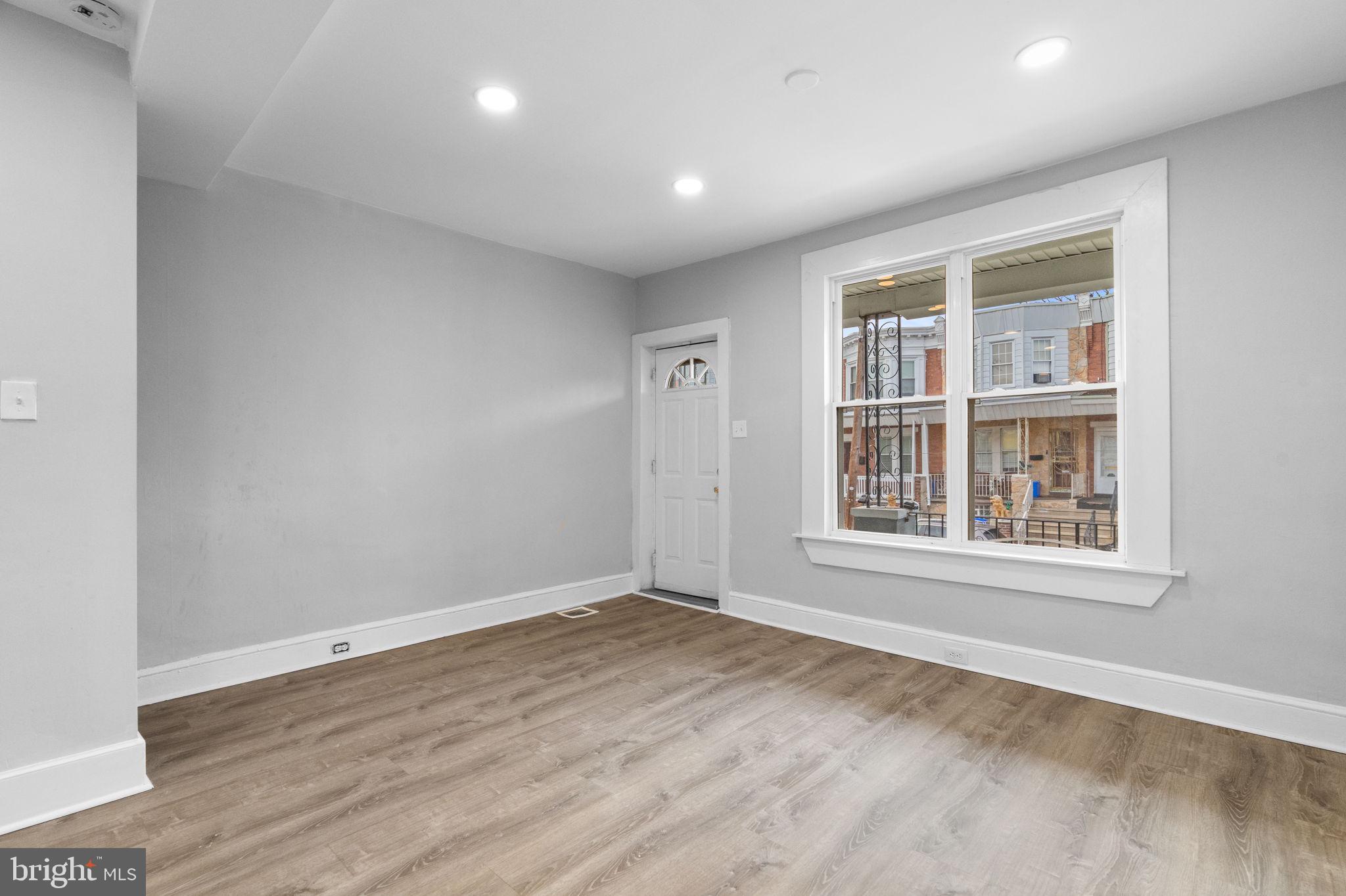 6247 N WOODSTOCK STREET