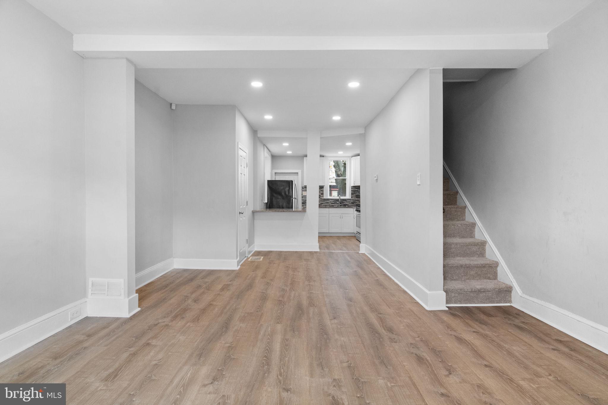 6247 N WOODSTOCK STREET