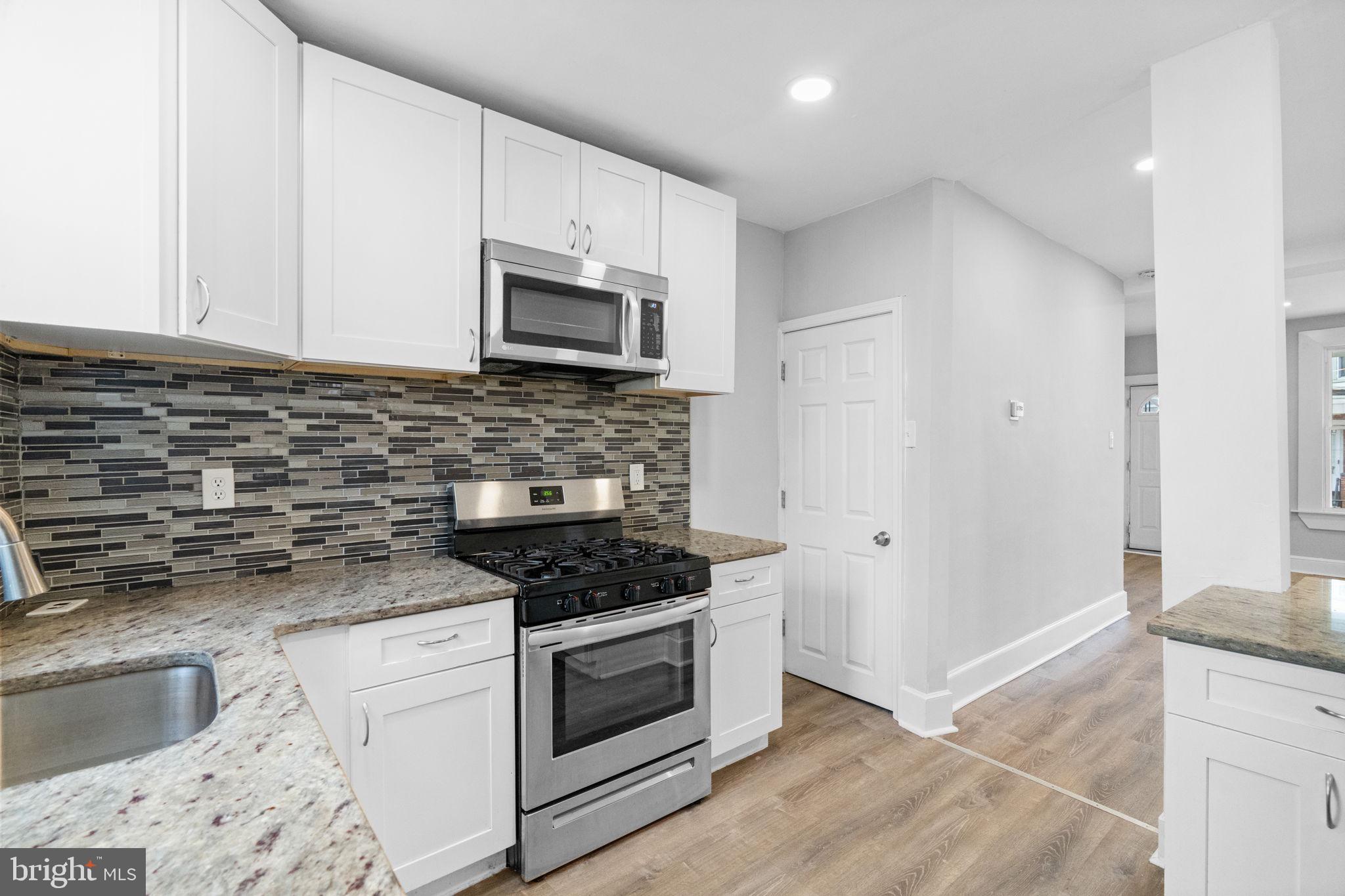 6247 N WOODSTOCK STREET