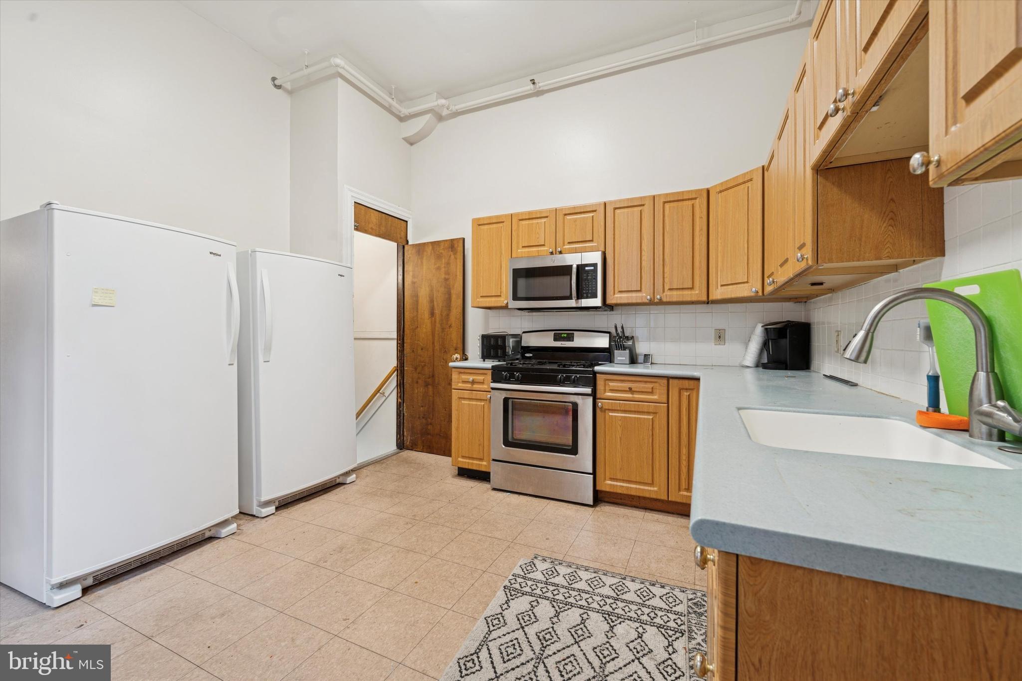 1427 W DIAMOND STREET