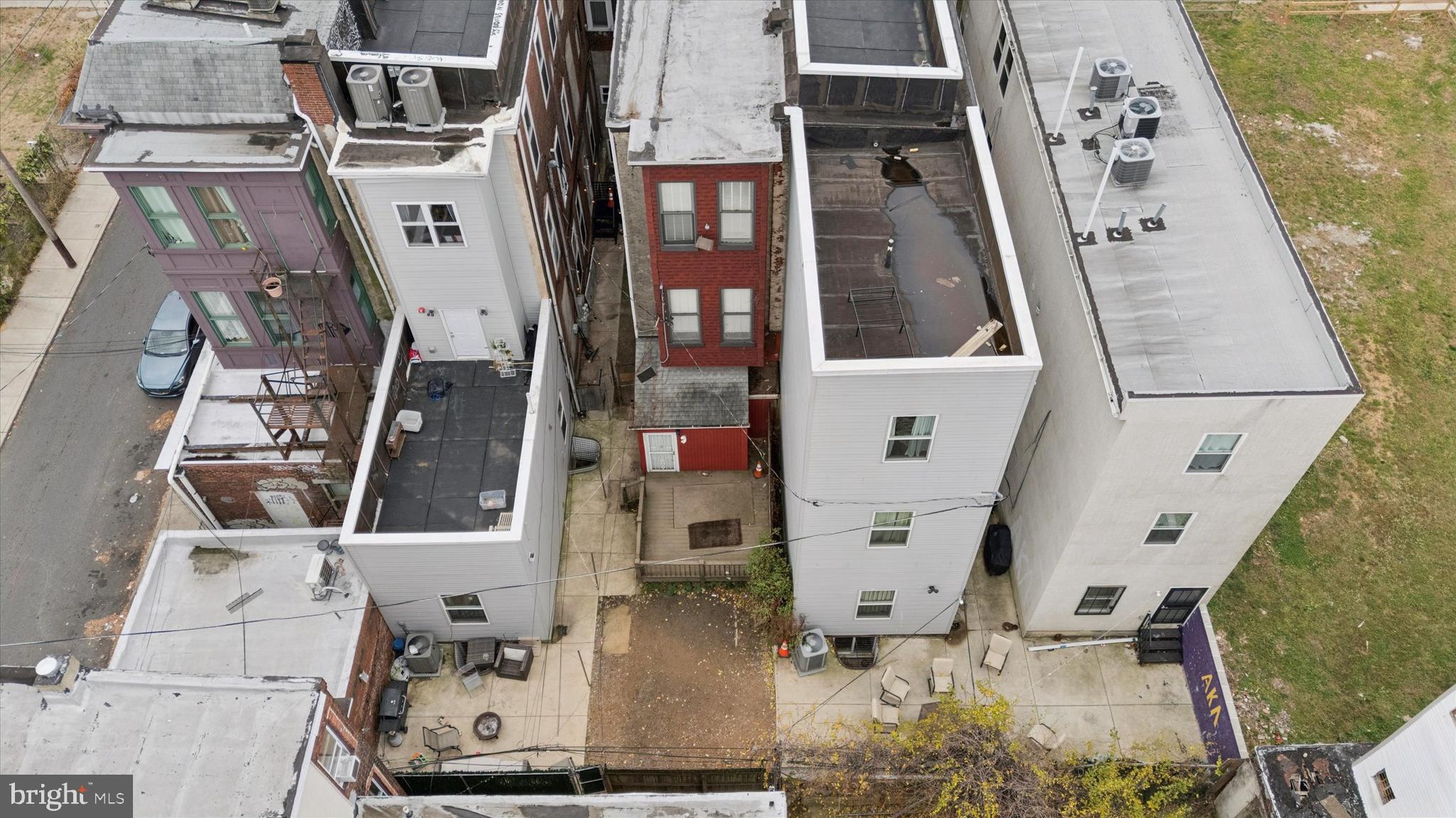 1427 W DIAMOND STREET