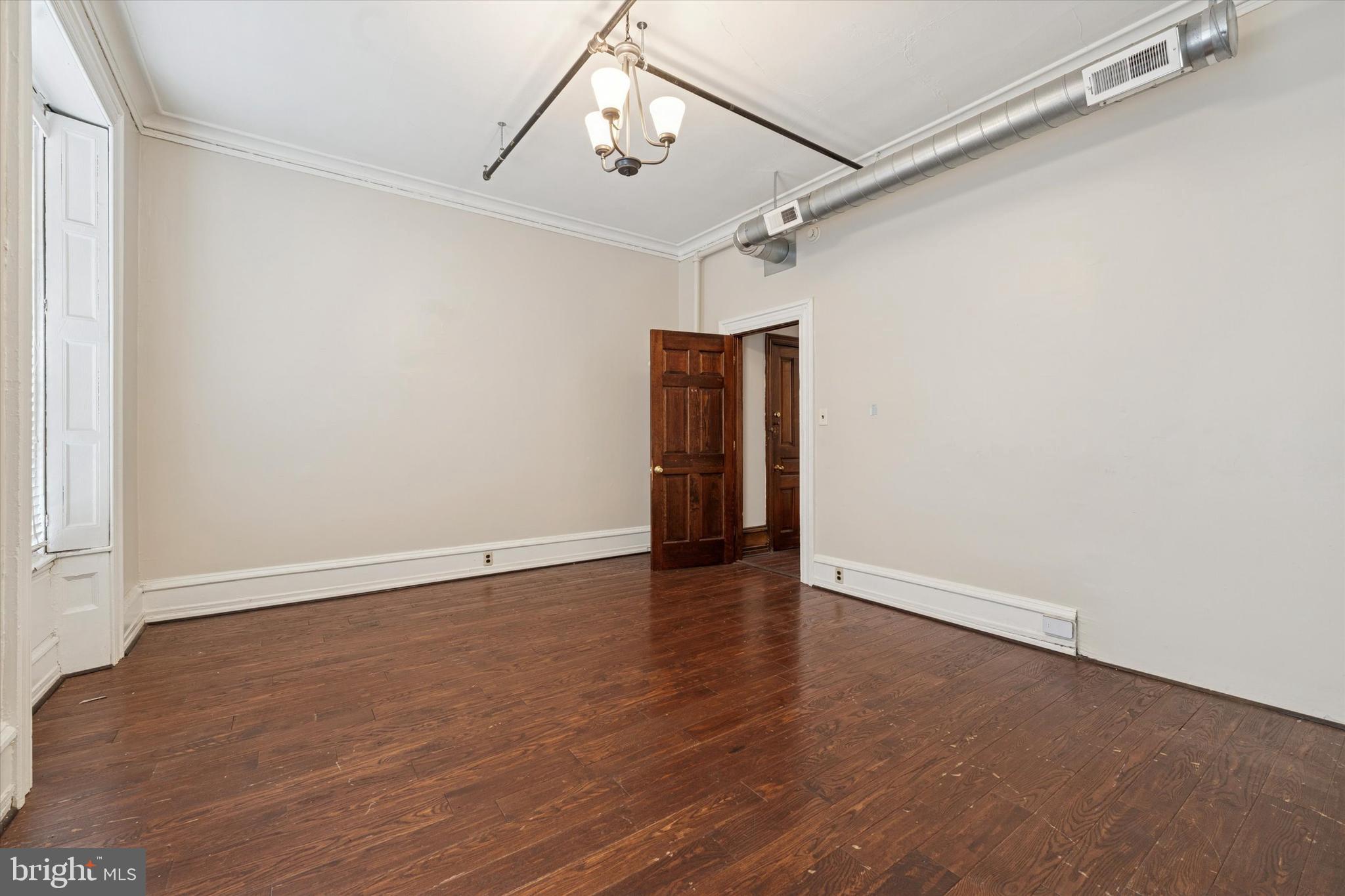 1427 W DIAMOND STREET