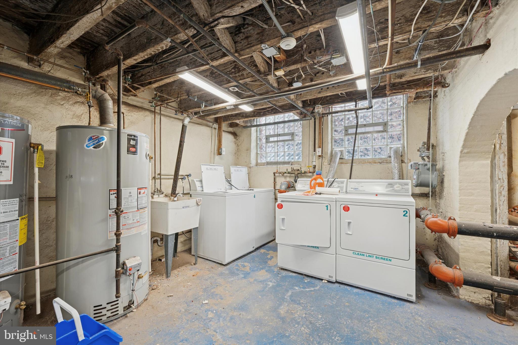 1427 W DIAMOND STREET