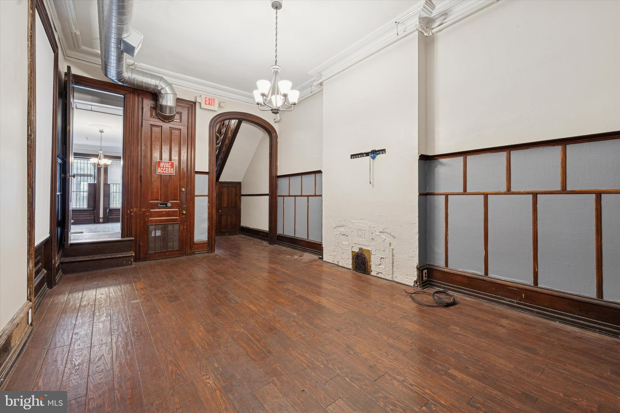 1427 W DIAMOND STREET