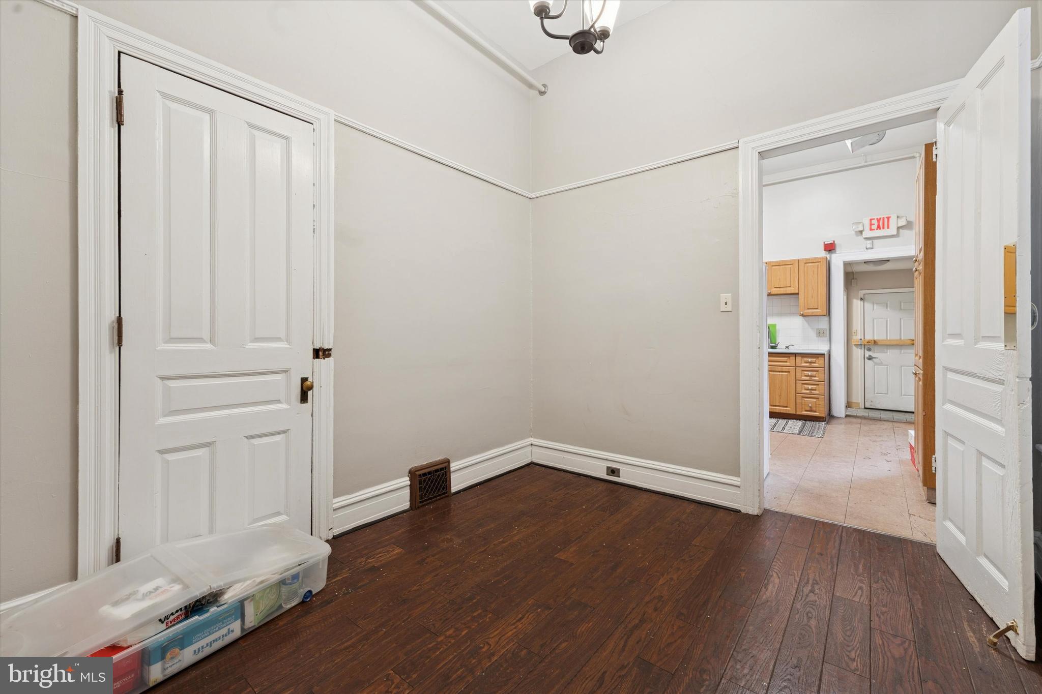 1427 W DIAMOND STREET