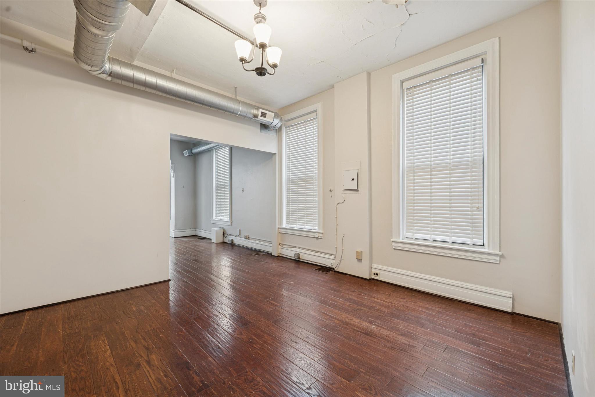 1427 W DIAMOND STREET