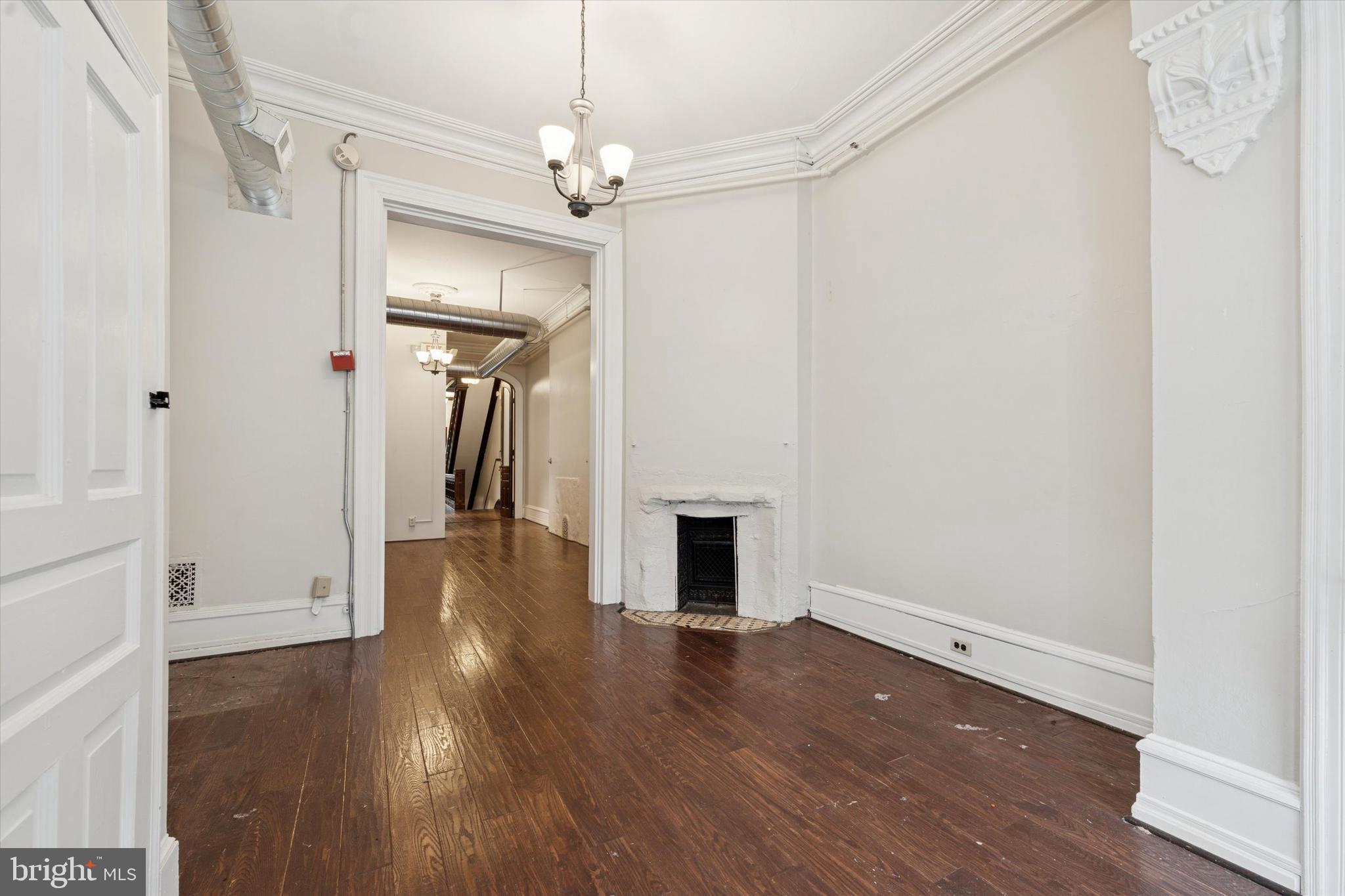 1427 W DIAMOND STREET