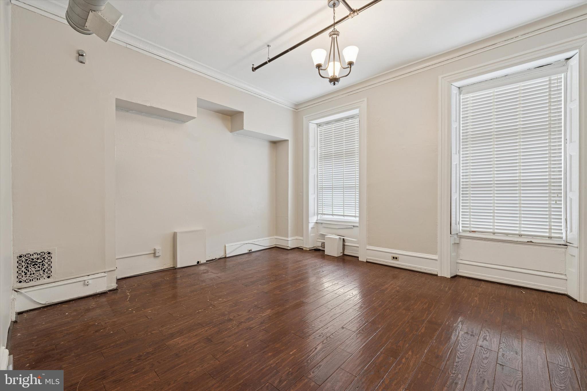 1427 W DIAMOND STREET