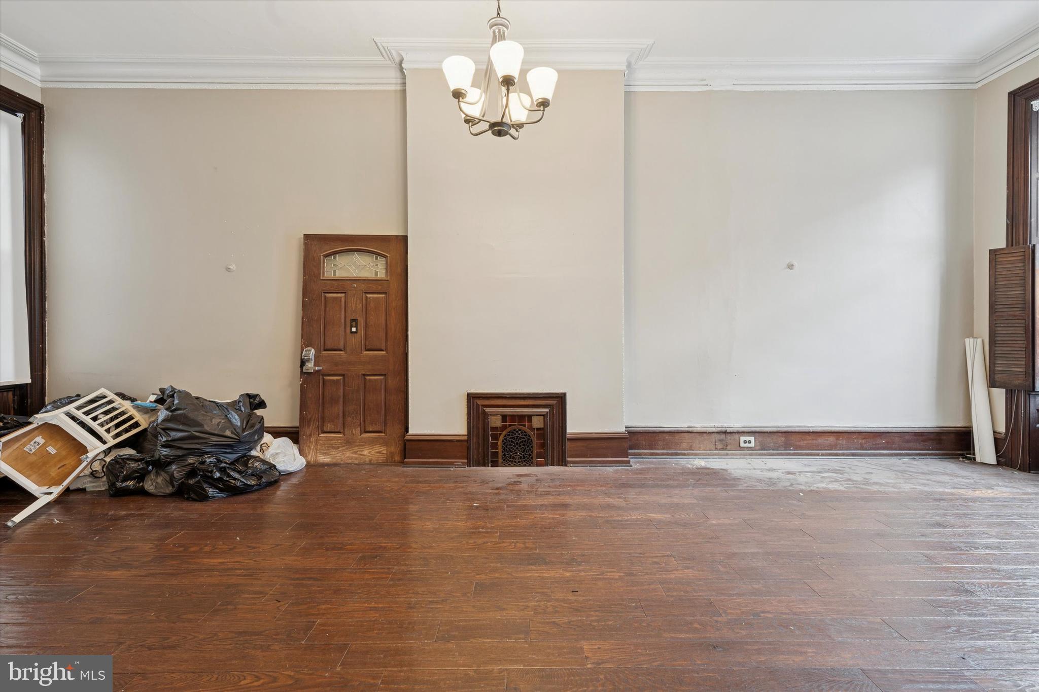 1427 W DIAMOND STREET