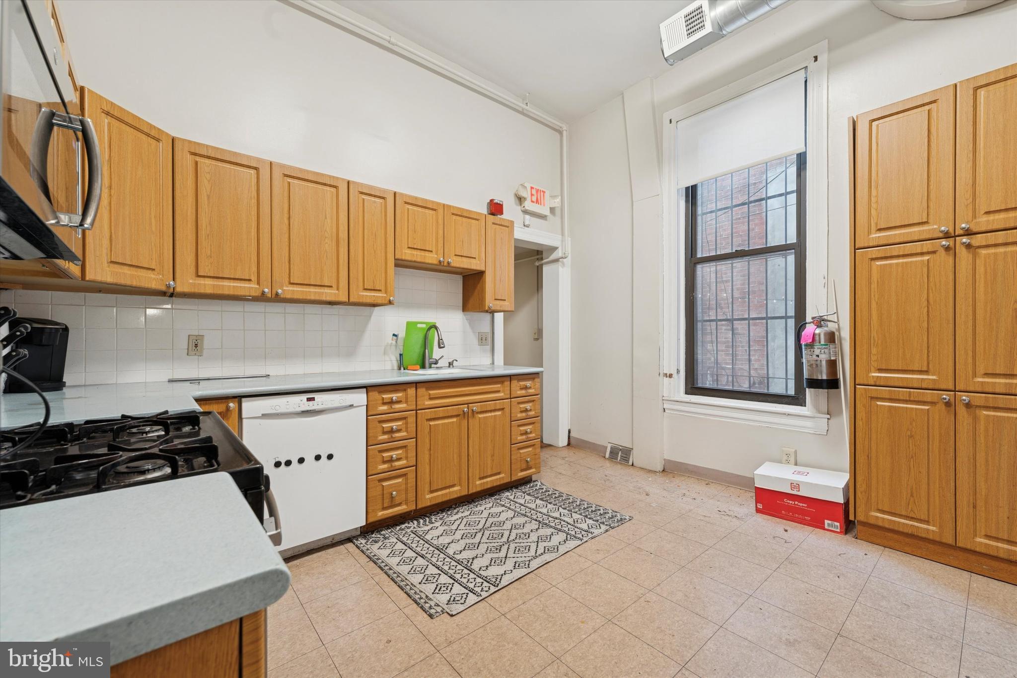 1427 W DIAMOND STREET