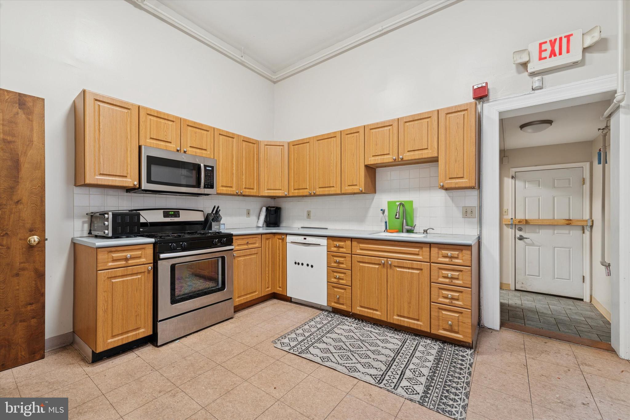 1427 W DIAMOND STREET