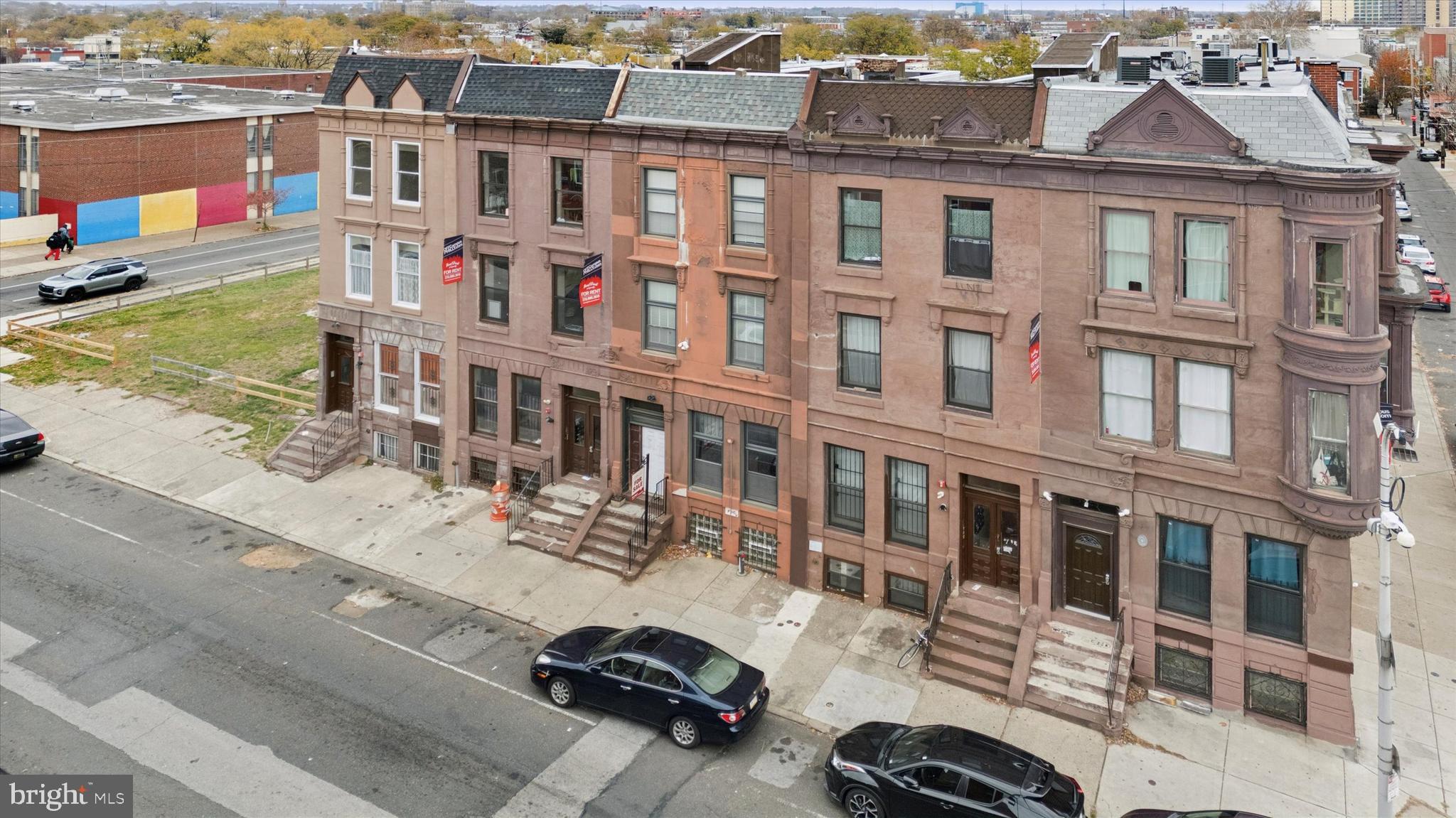 1427 W DIAMOND STREET