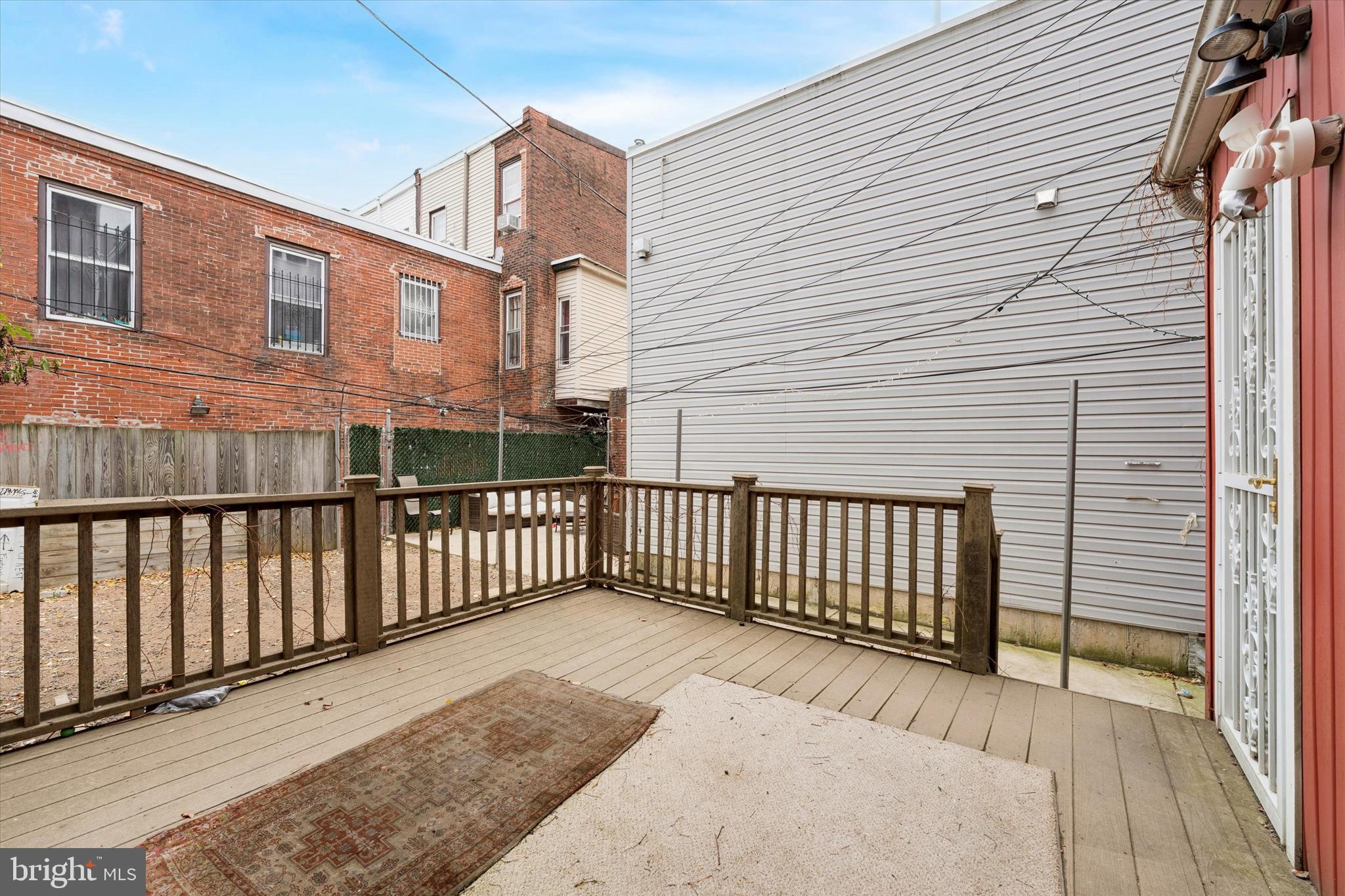 1427 W DIAMOND STREET