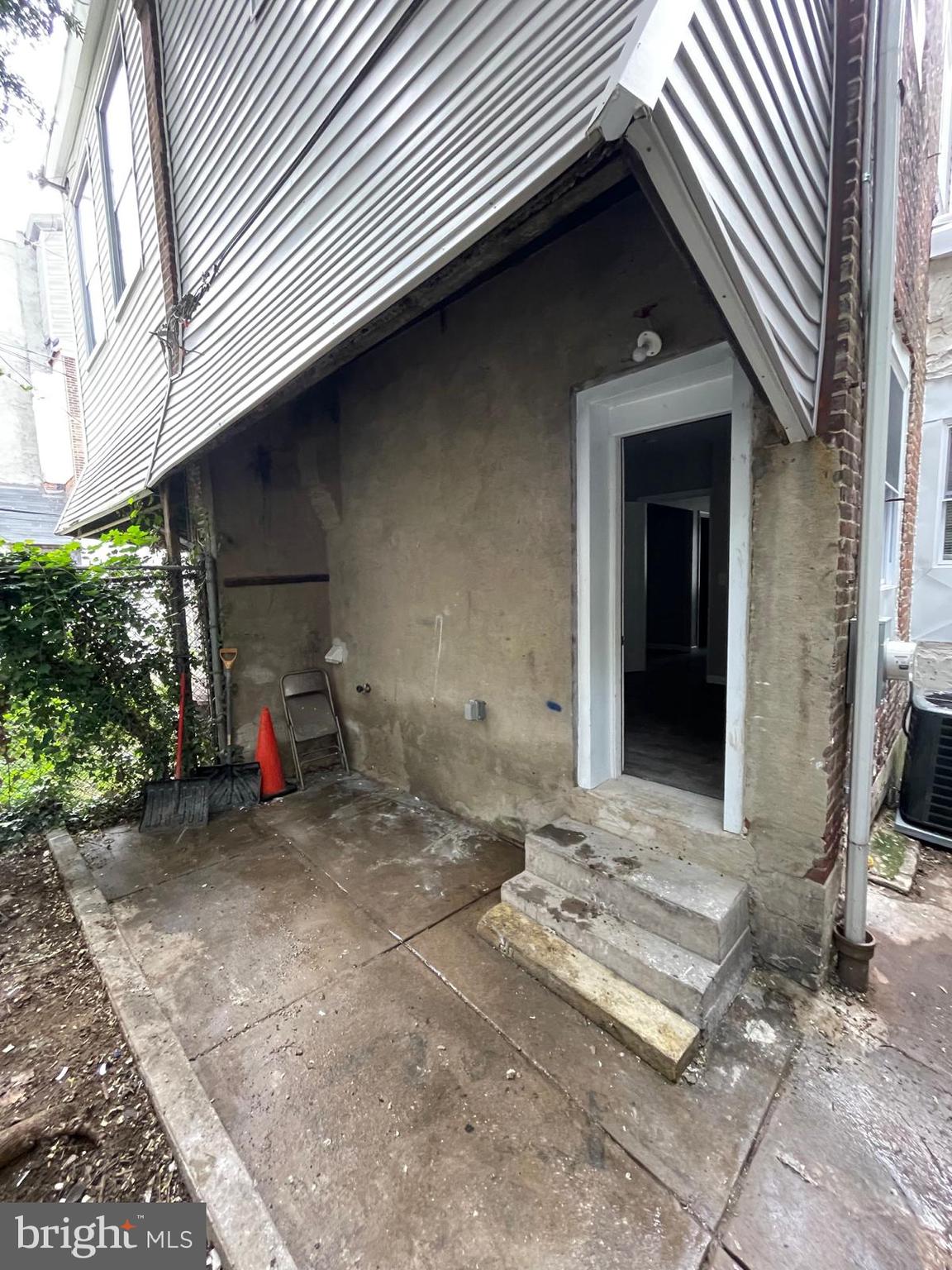 1405 W PACIFIC STREET