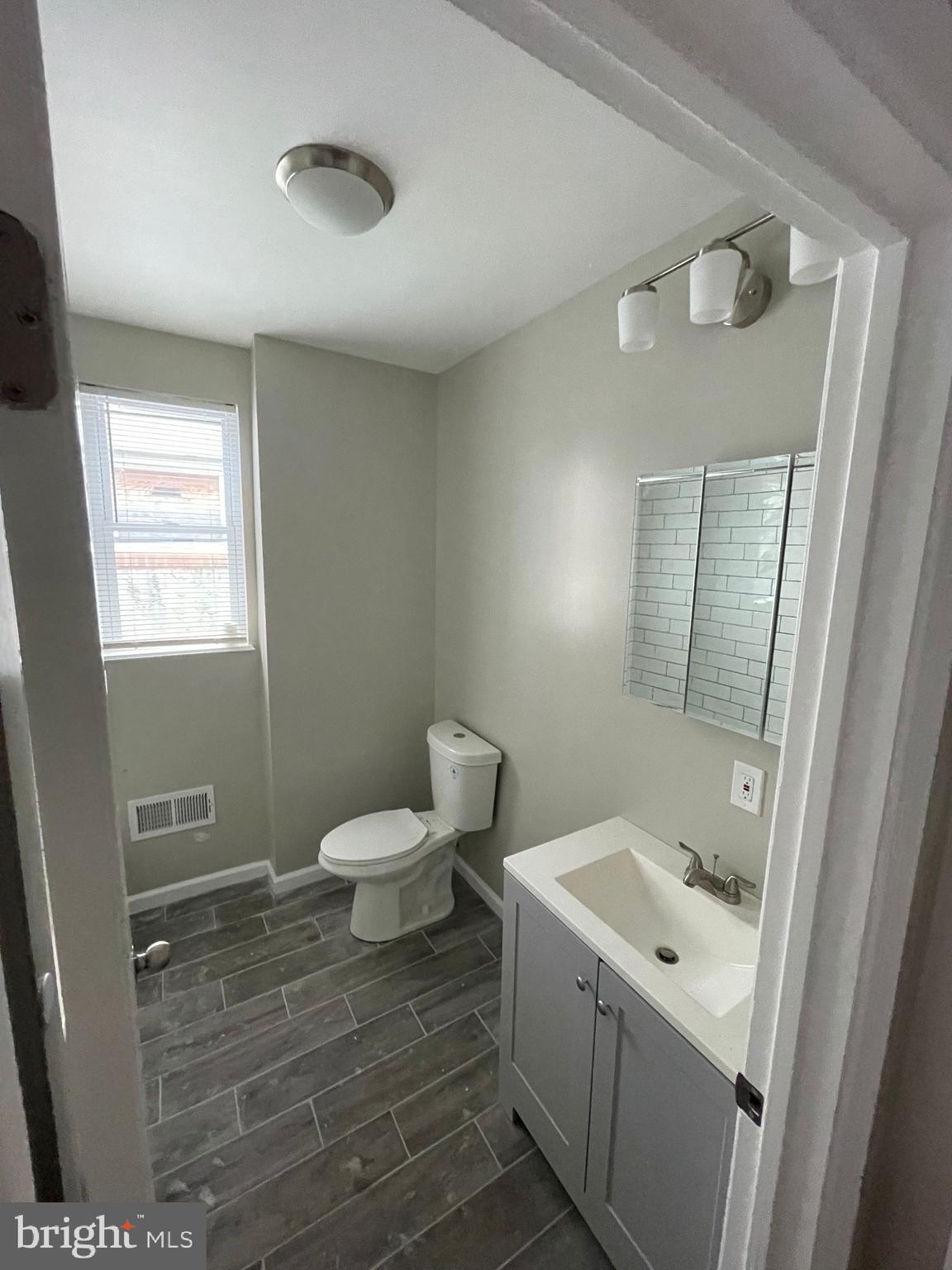 1405 W PACIFIC STREET