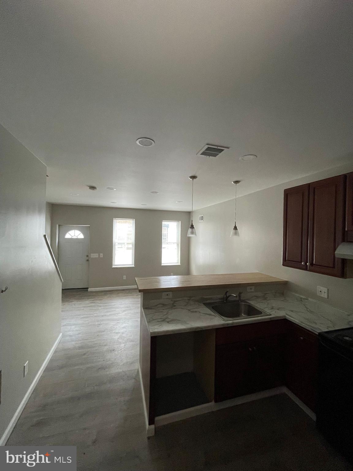 1405 W PACIFIC STREET