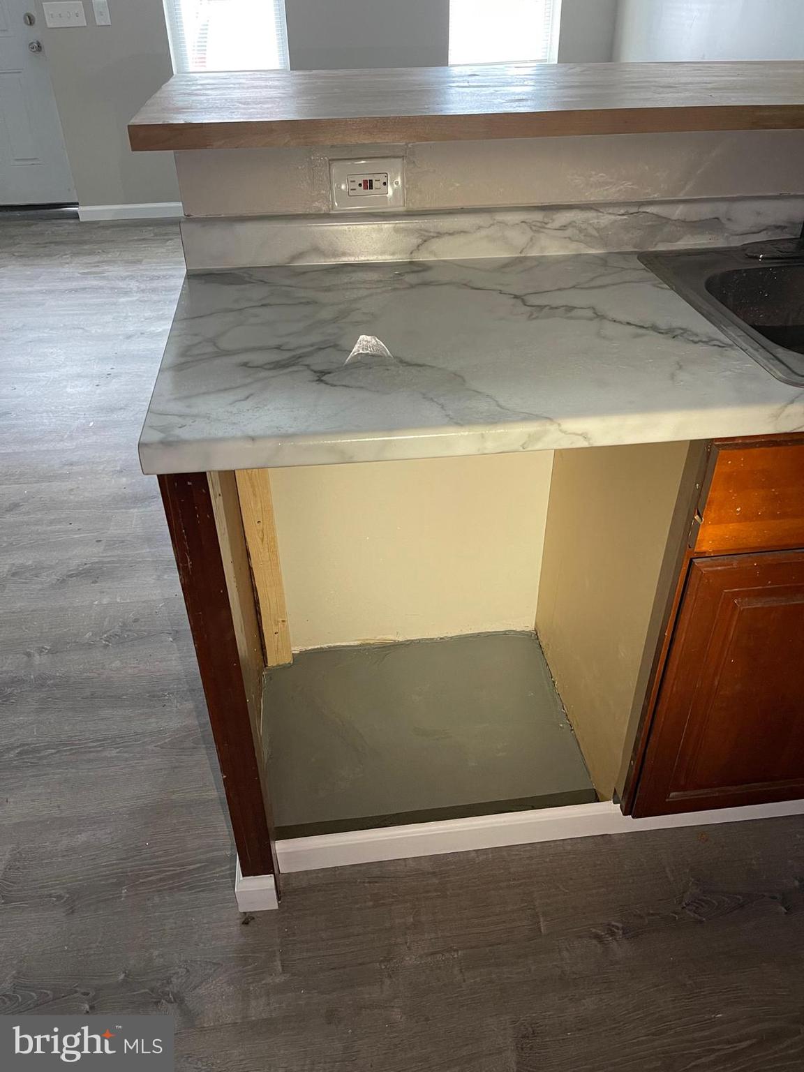 1405 W PACIFIC STREET