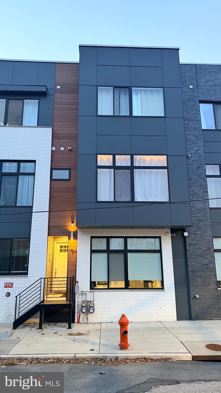 1754 N RANDOLPH STREET