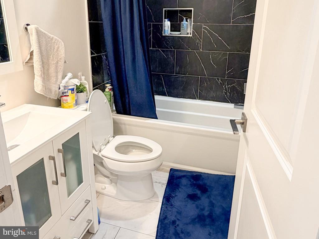 1754 N RANDOLPH STREET