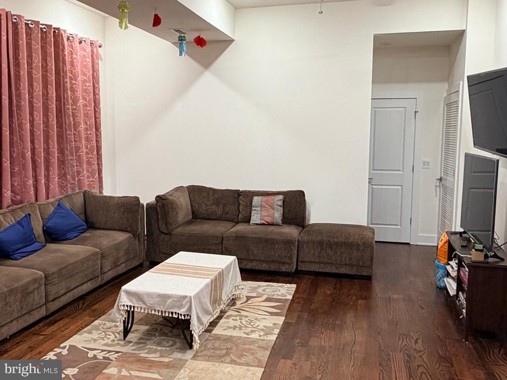 1754 N RANDOLPH STREET