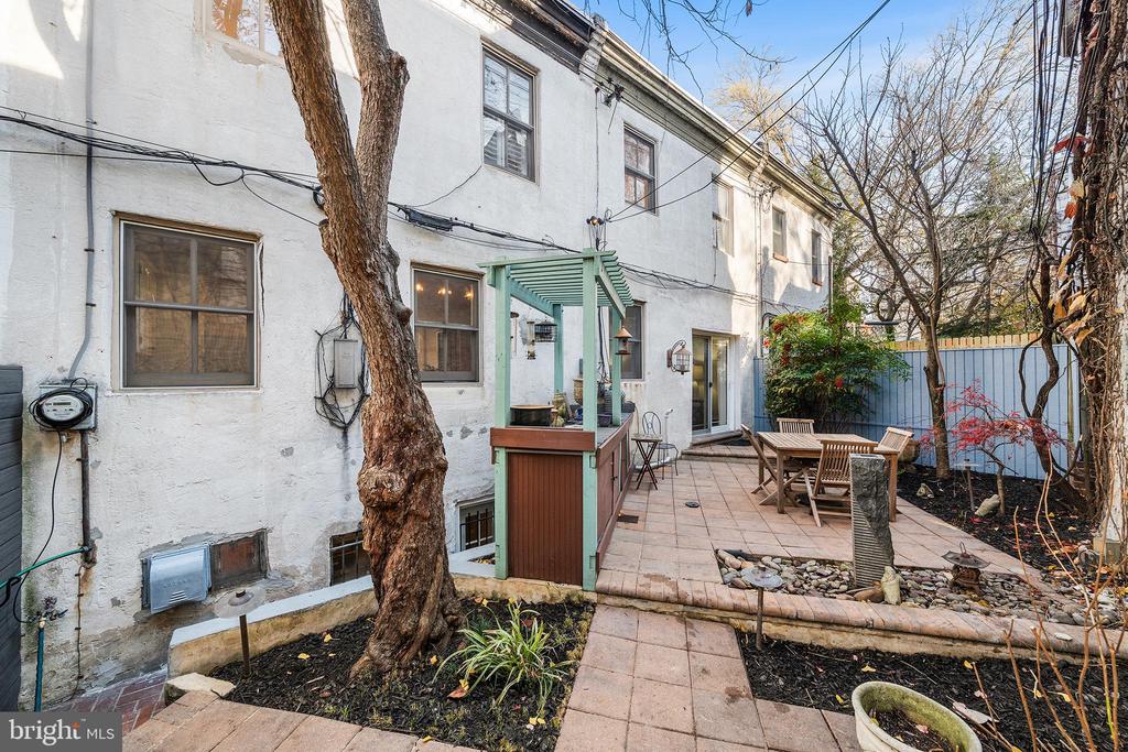 4 RAINEY COURT