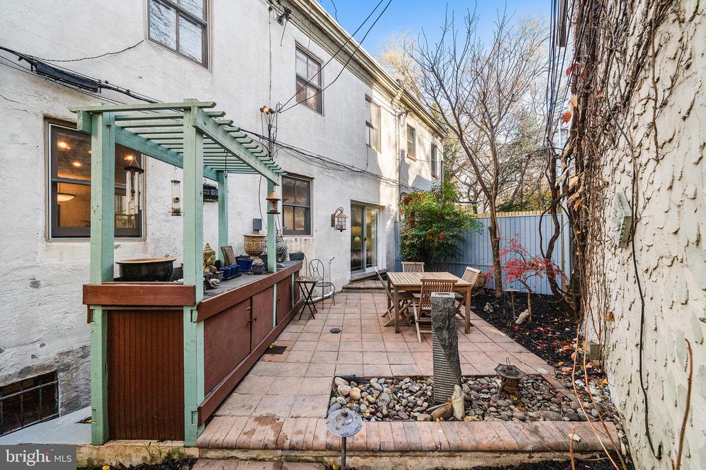 4 RAINEY COURT