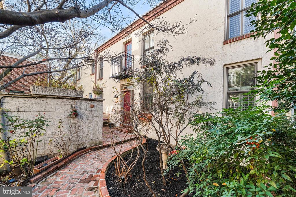 4 RAINEY COURT