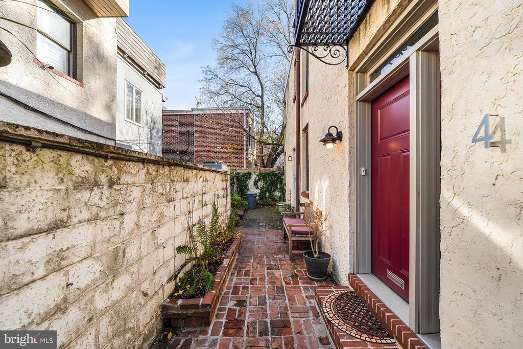 4 RAINEY COURT