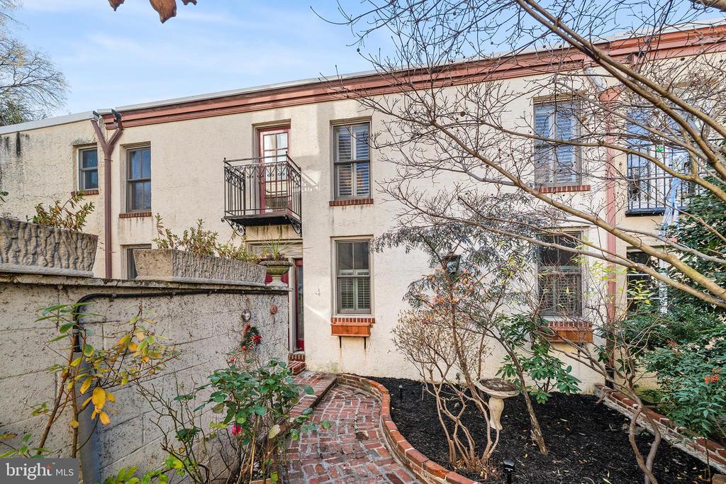 4 RAINEY COURT
