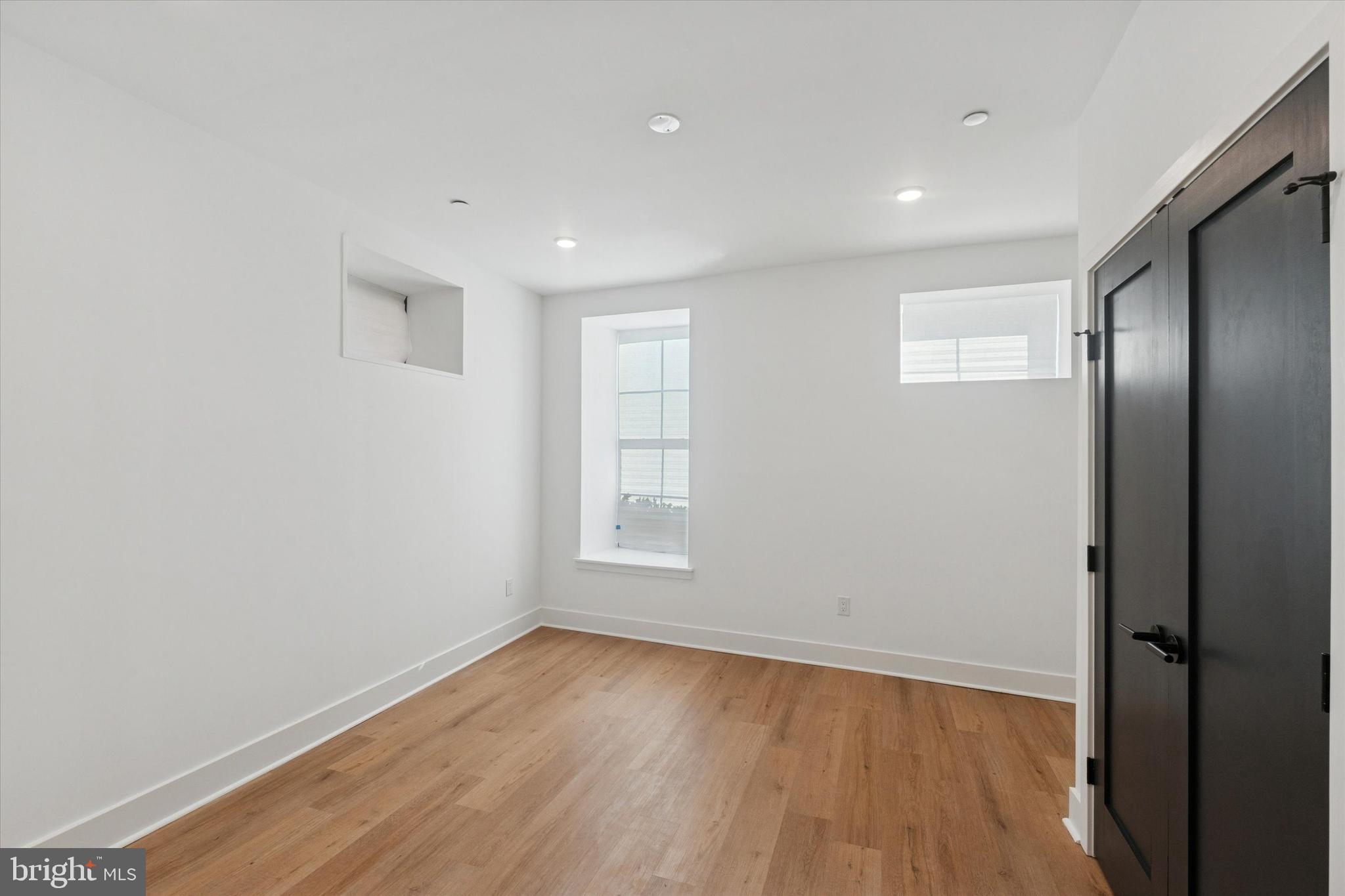 2141 E HAGERT STREET B